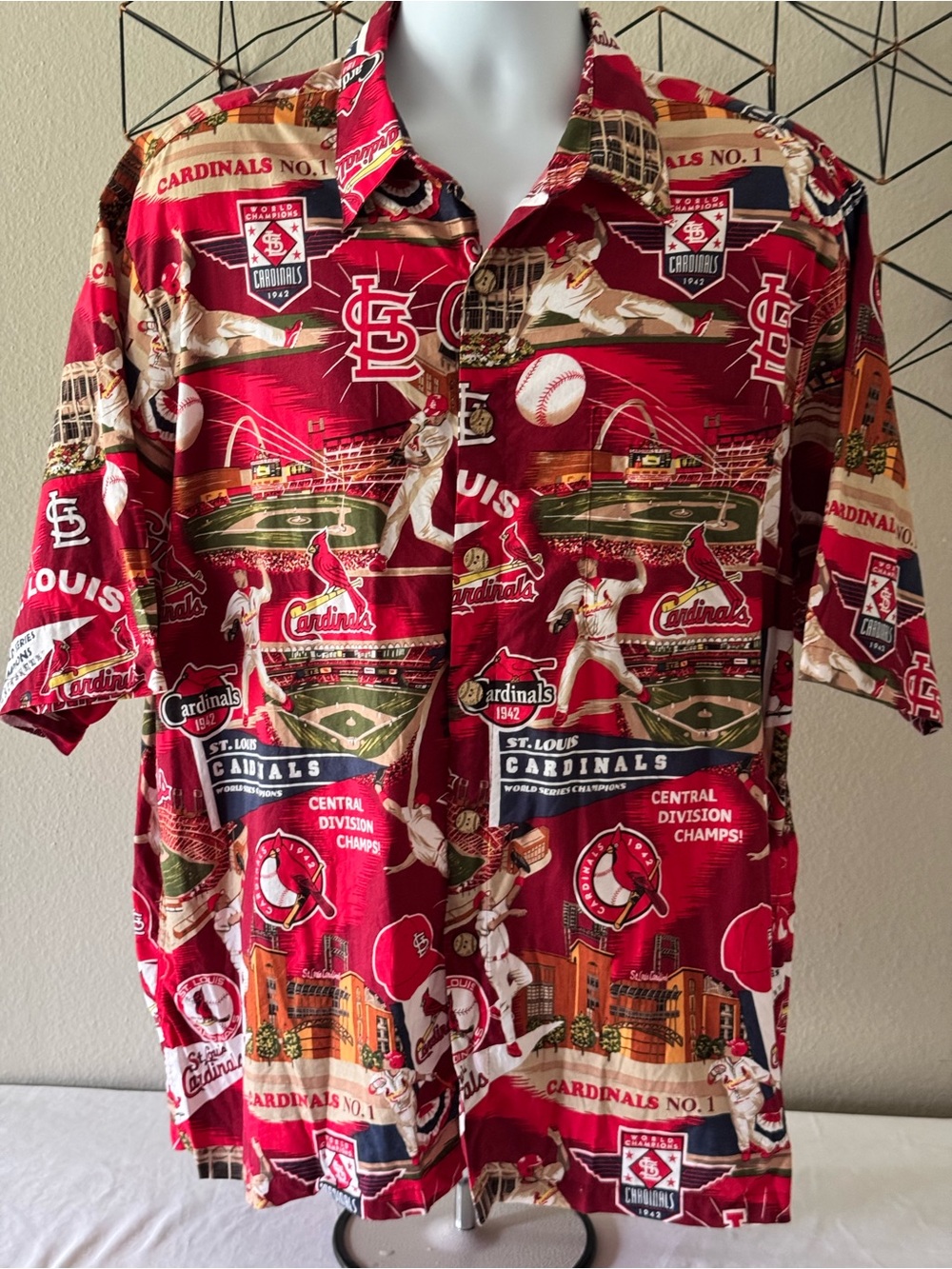 REYN SPOONER St. Louis Cardinals World Series Hawaiian Style AOP Shirt 
XL